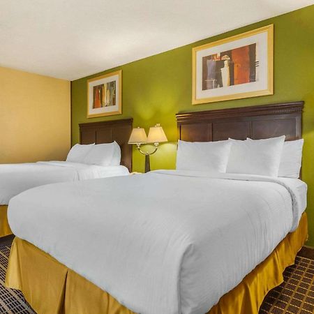 Clarion Pointe South Boston - Danville East Екстериор снимка