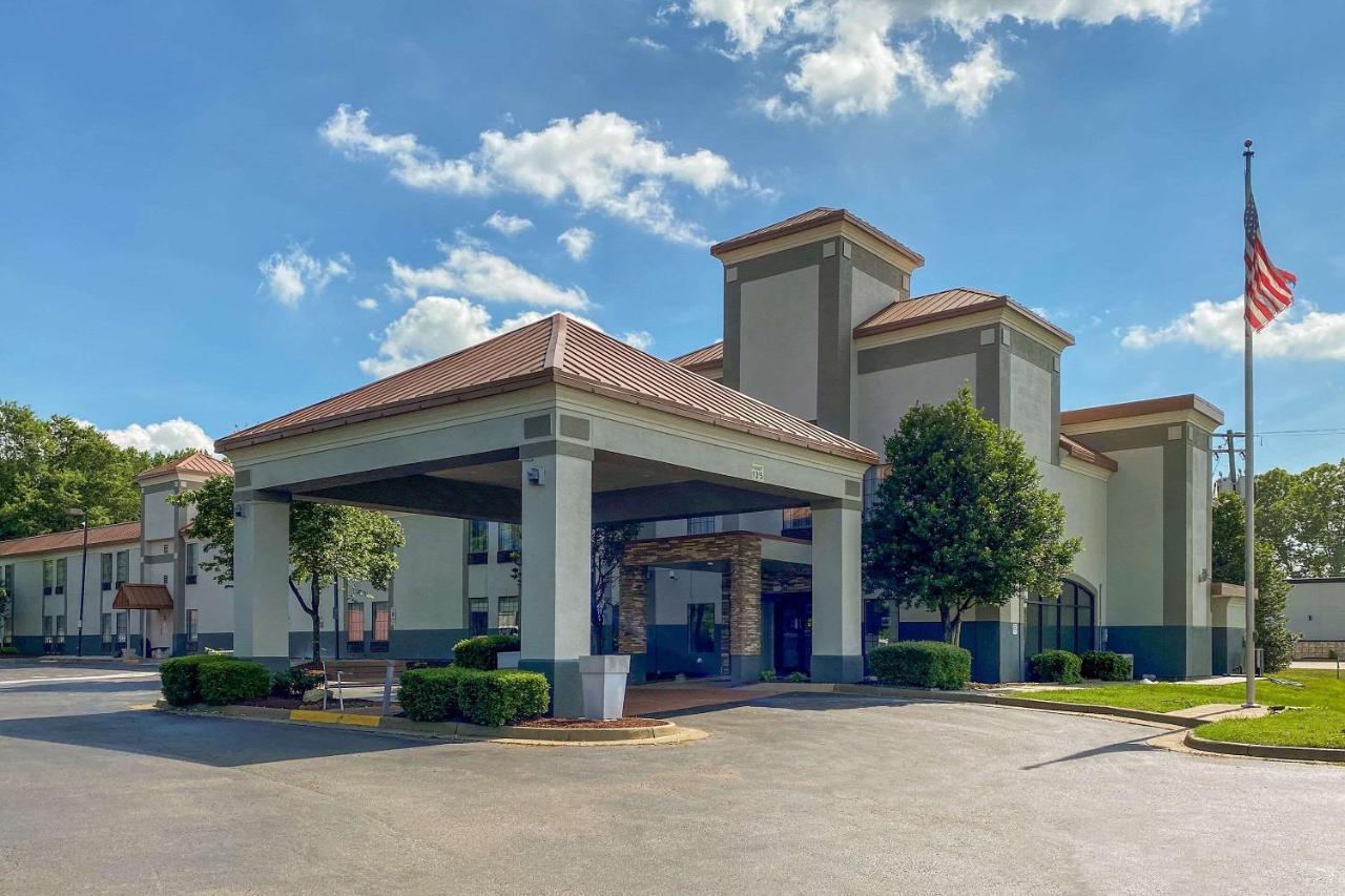 Clarion Pointe South Boston - Danville East Екстериор снимка