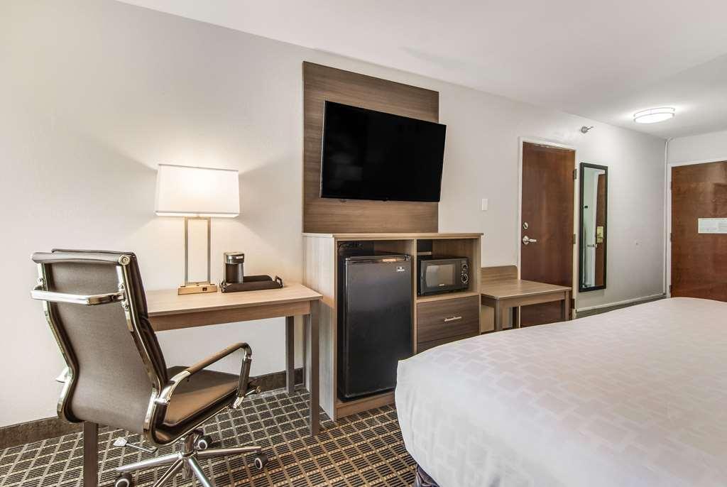 Clarion Pointe South Boston - Danville East Стая снимка
