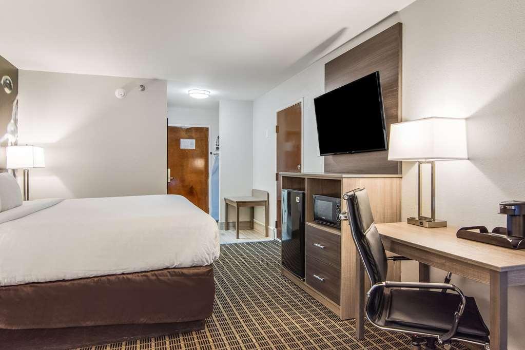 Clarion Pointe South Boston - Danville East Стая снимка