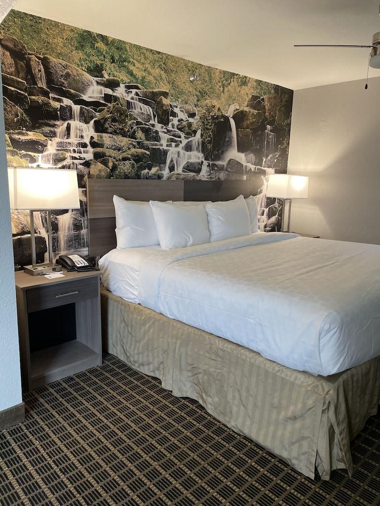 Clarion Pointe South Boston - Danville East Екстериор снимка
