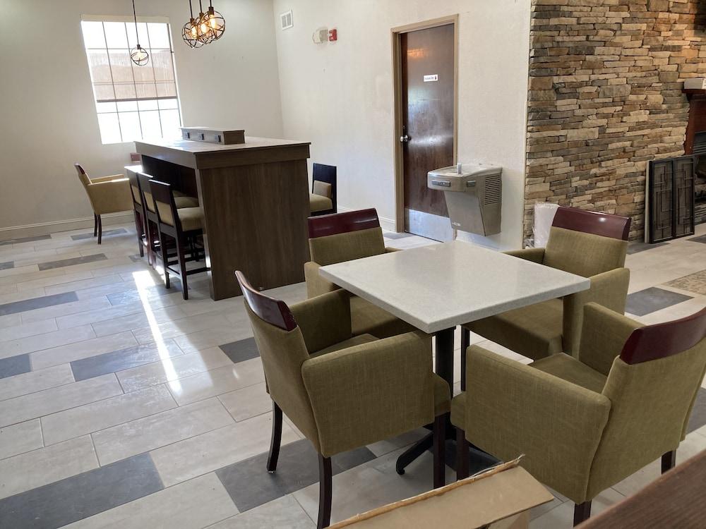 Clarion Pointe South Boston - Danville East Екстериор снимка