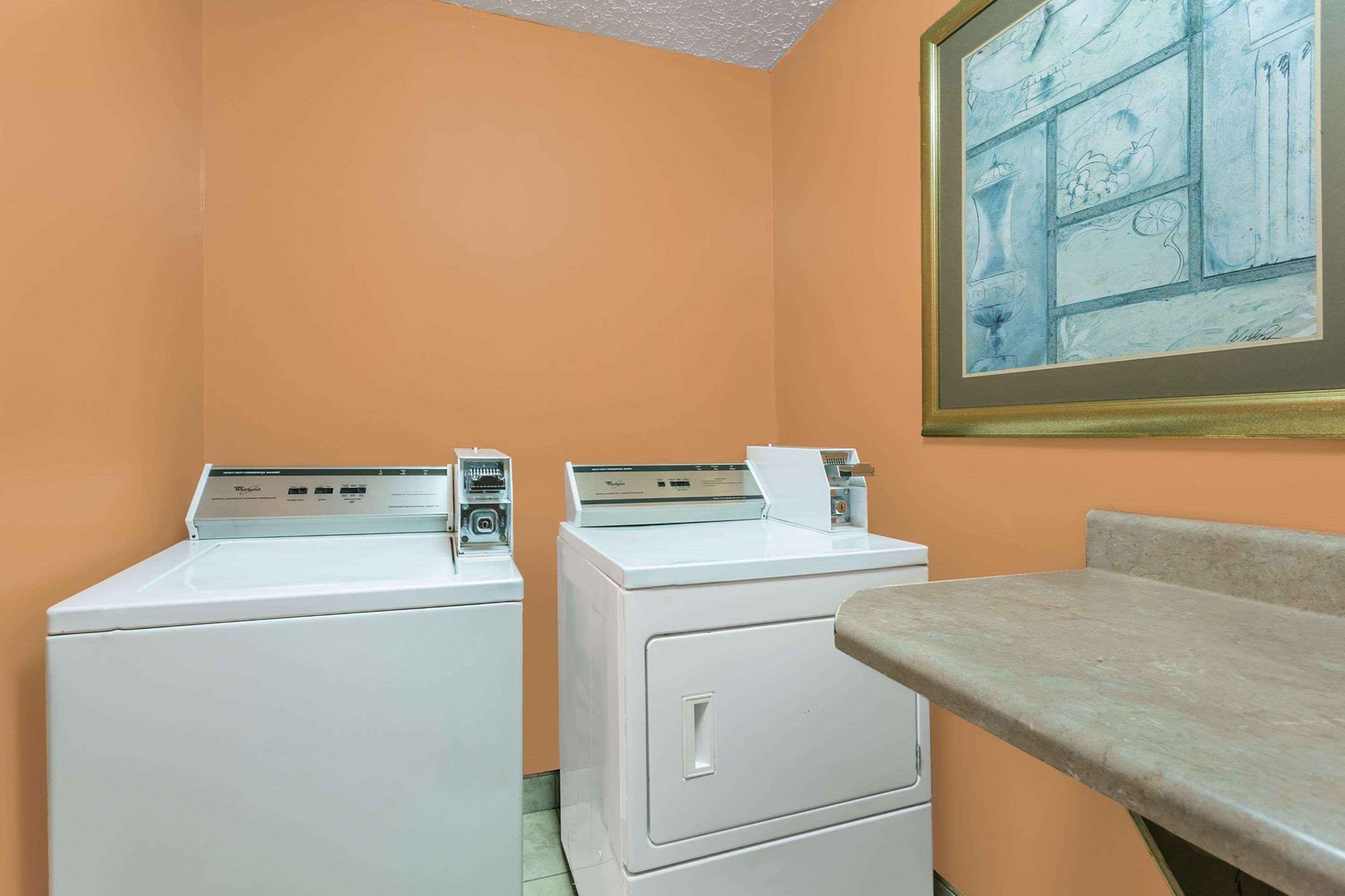 Clarion Pointe South Boston - Danville East Екстериор снимка