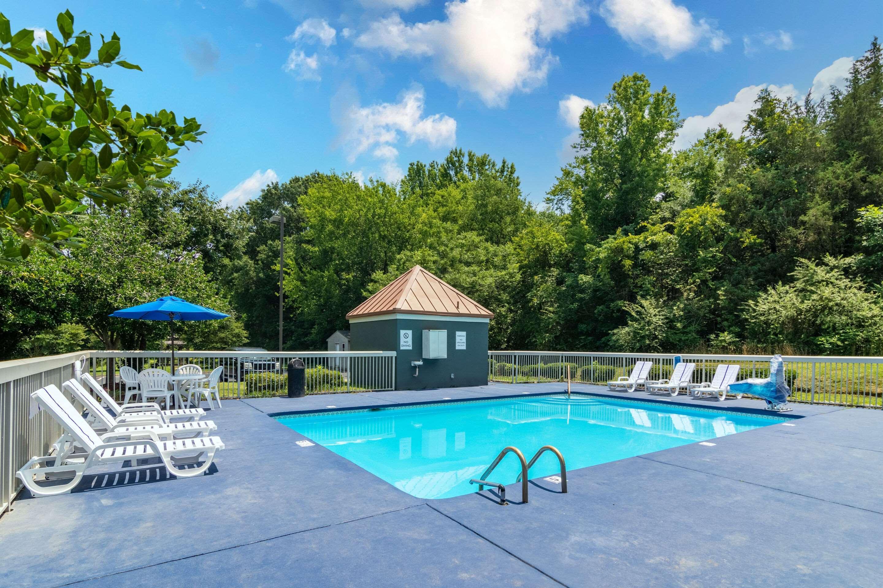 Clarion Pointe South Boston - Danville East Екстериор снимка