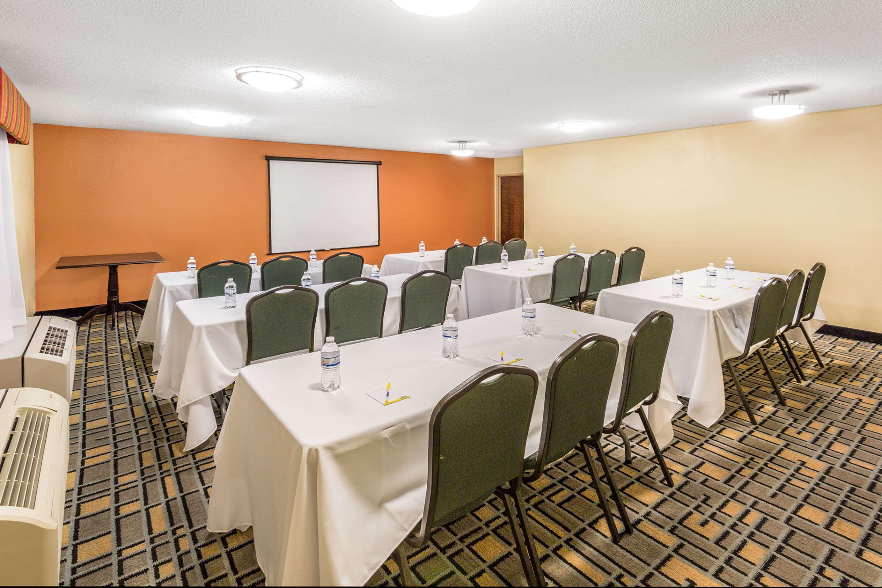 Clarion Pointe South Boston - Danville East Екстериор снимка