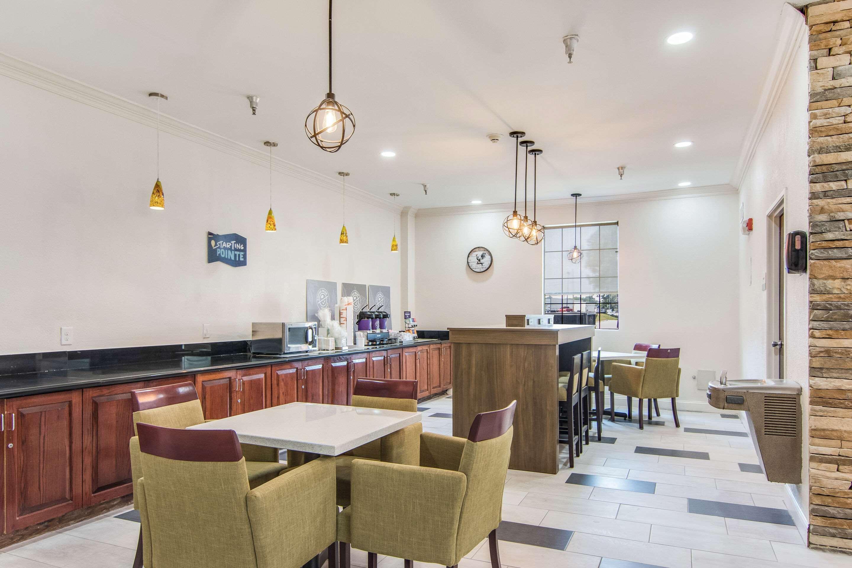 Clarion Pointe South Boston - Danville East Екстериор снимка
