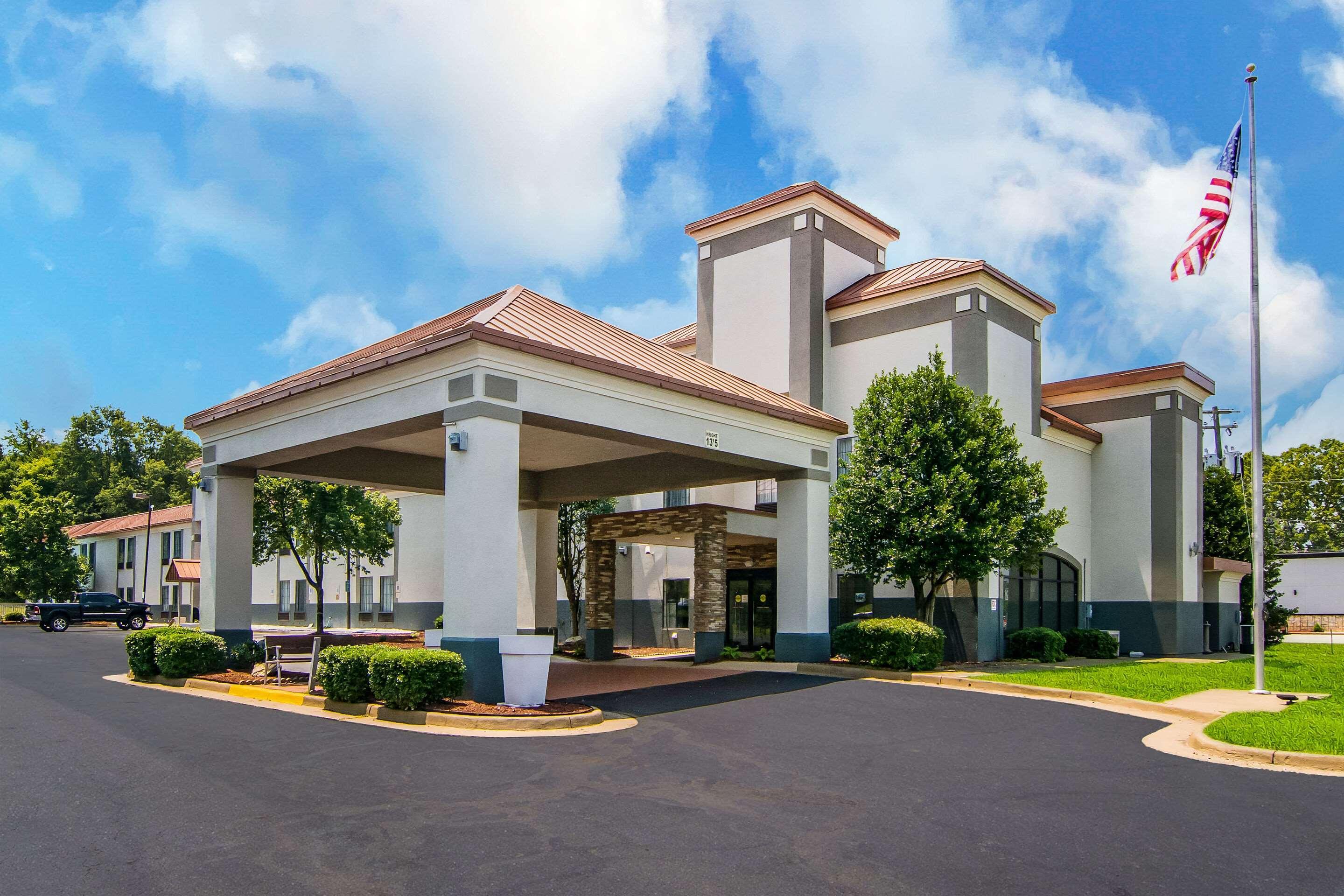 Clarion Pointe South Boston - Danville East Екстериор снимка