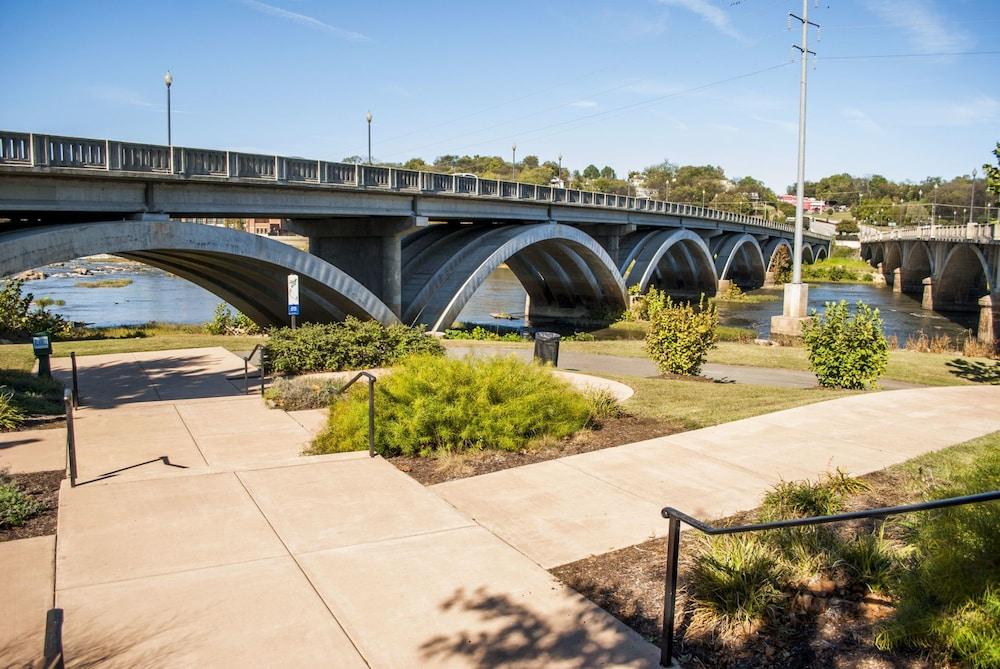 Clarion Pointe South Boston - Danville East Екстериор снимка
