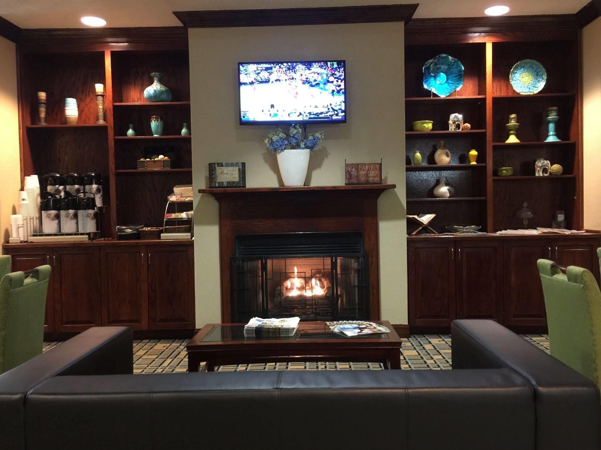 Clarion Pointe South Boston - Danville East Екстериор снимка